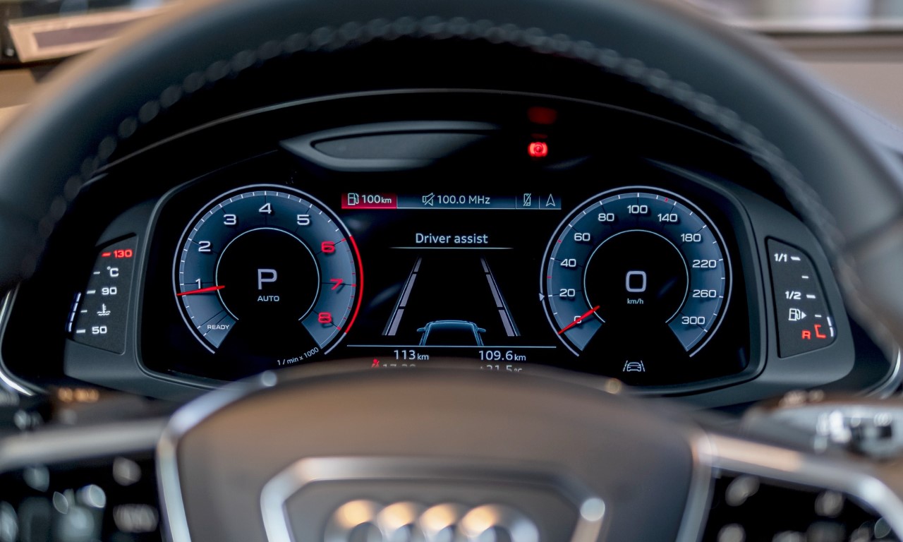 Bảng điện tử sau vô lăng