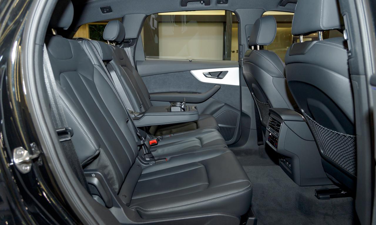 Vị trí hàng ghế thứ 2 rộng rãi trên Audi Q7 2024