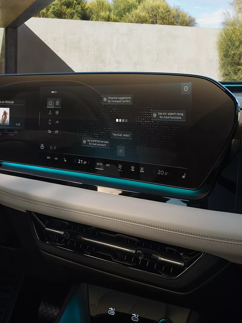 Trợ lý ảo Audi có thể được kích hoạt bằng một nút nhấn trên vô lăng hoặc thông qua khẩu lệnh 