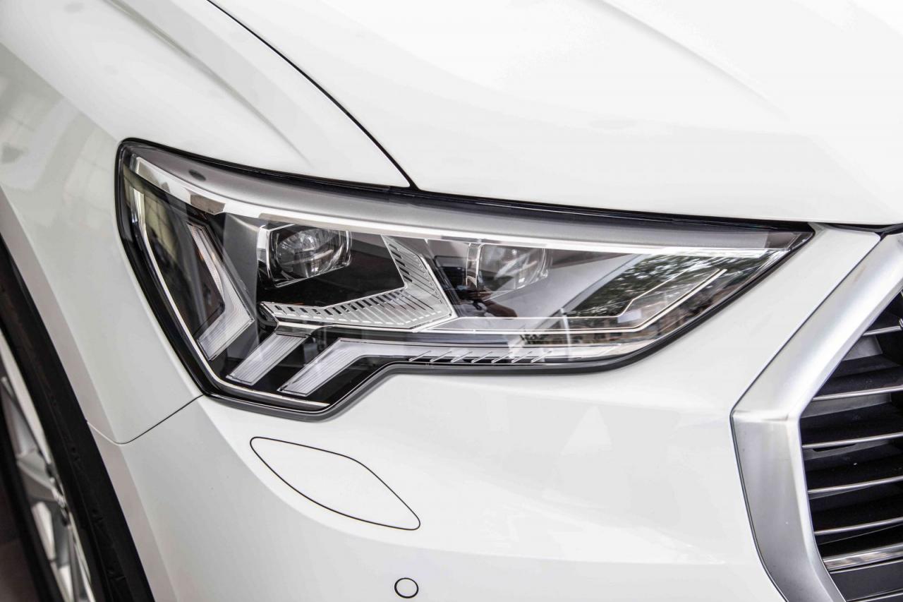  Cụm đèn trước được thiết kế hết sức sắc sảo, đẹp mắt