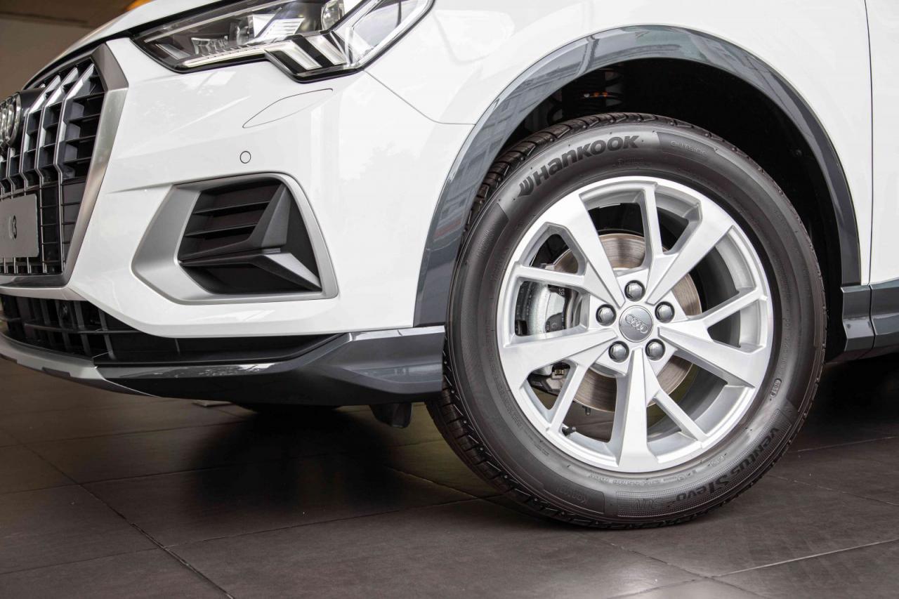 Mâm xe 18inch đa chấu trên Audi Q3 