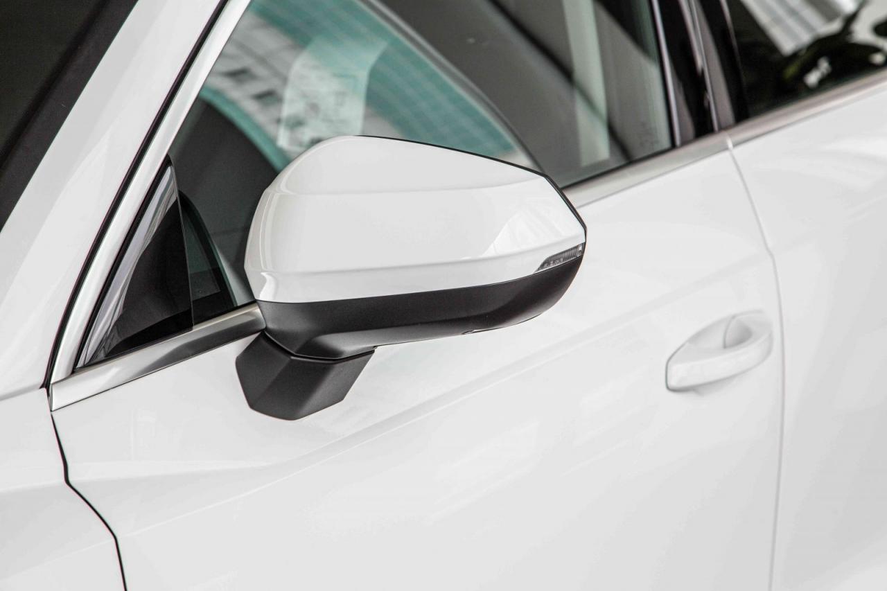 Gương chiếu hậu trên Audi Q3 2023